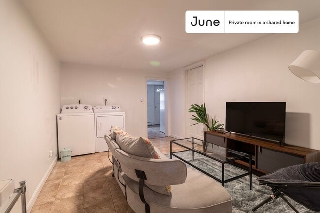 Building Photo - Room in Shared 5 bed/2 bath home