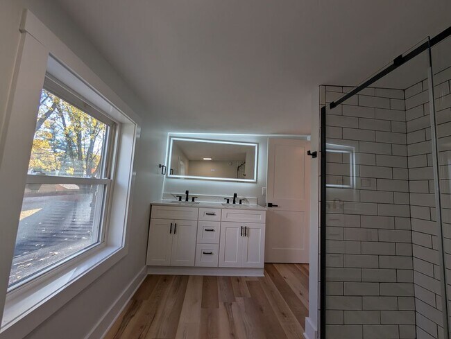 Foto del edificio - 125 Maple Manor Dr