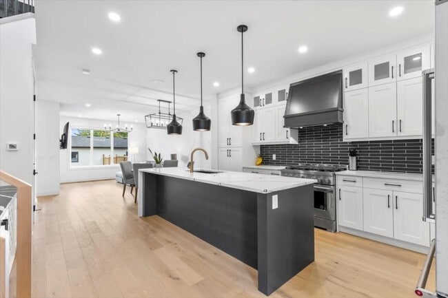 Photo du bâtiment - 3.0 bedroom in Calgary Alberta T3C 1T9