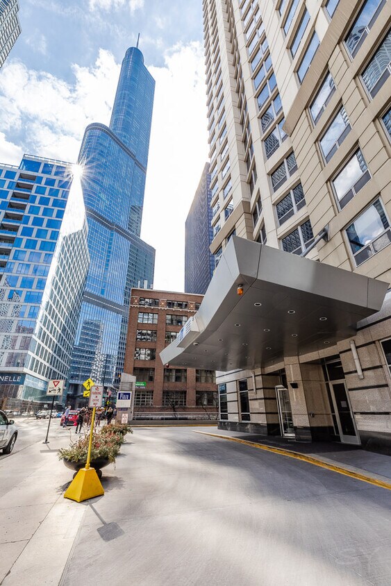 Primary Photo - 440 N Wabash Ave