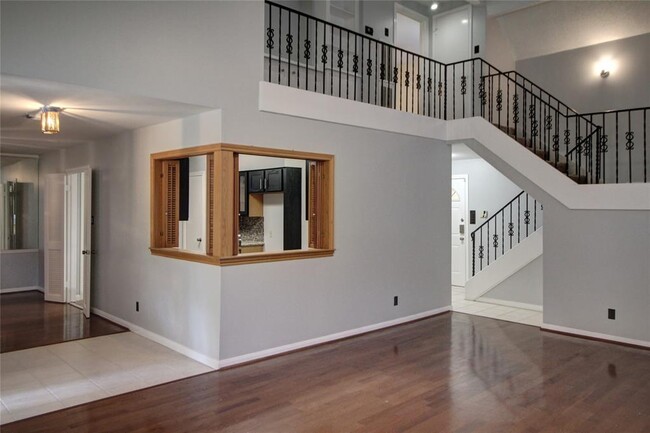 Building Photo - 10 Kings Row