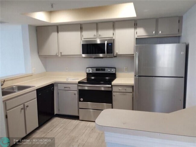 Foto del edificio - 751 SW 148th Ave