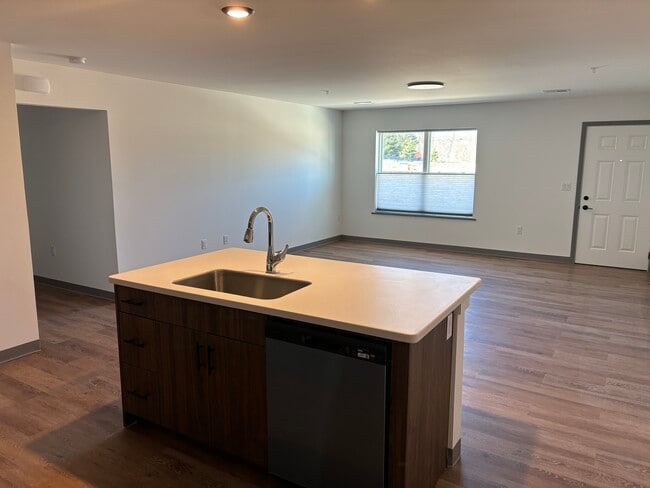 Building Photo - Poplar Grove Apartments