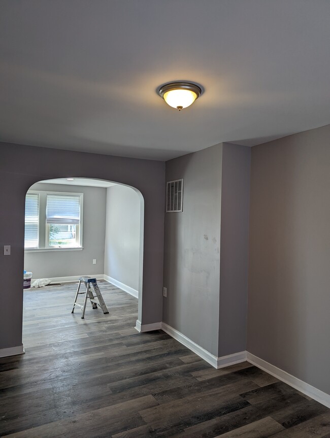 Building Photo - 2806 W Garrison Ave