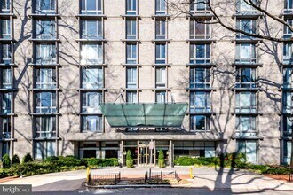 Building Photo - 940 25th St NW