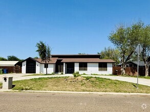 Building Photo - 907 Sandy Ln