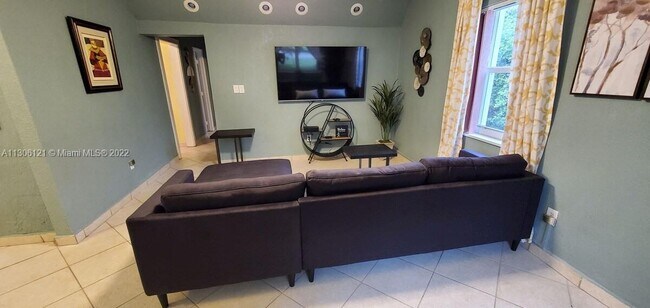 Foto del edificio - 1679 NE 175th St