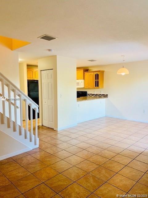 Building Photo - 6225 SW Kendale Lakes Cir