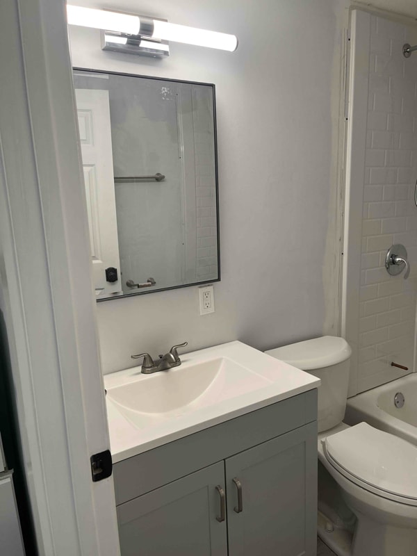 Building Photo - 2113 Bennett Ave