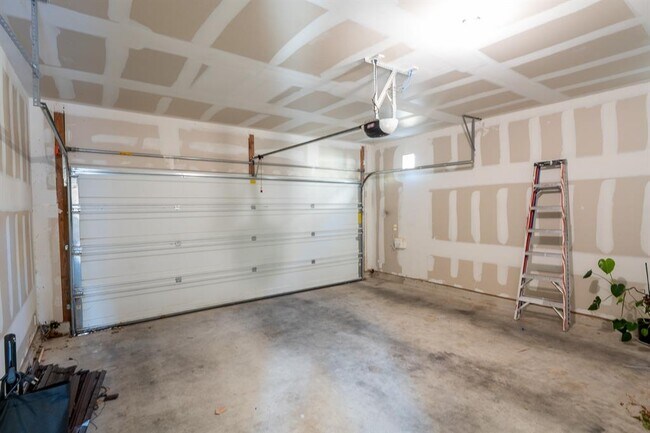 Building Photo - 10125 Milla Cir