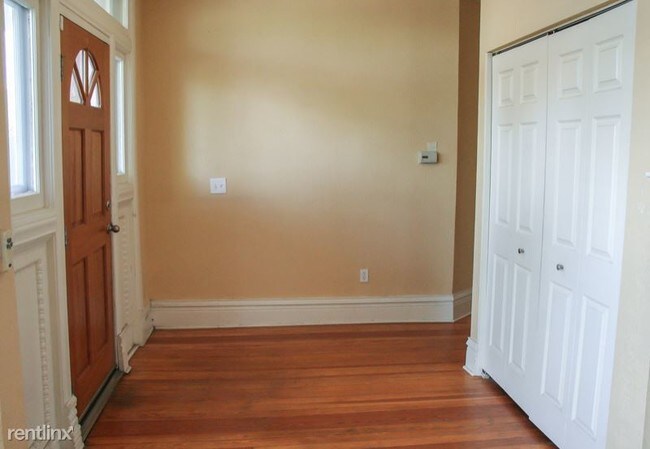 Building Photo - 2 br, 1 bath Condo - 2503 Broadway 1 Unit 1