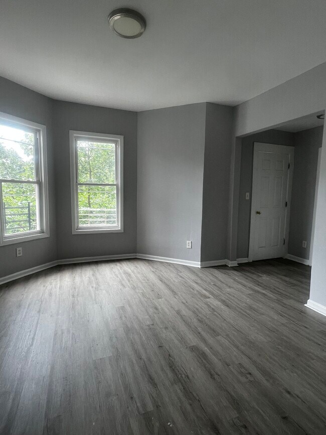 Building Photo - 64 S 13th St