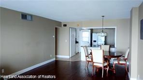 Building Photo - 2131 Lakeview Dr