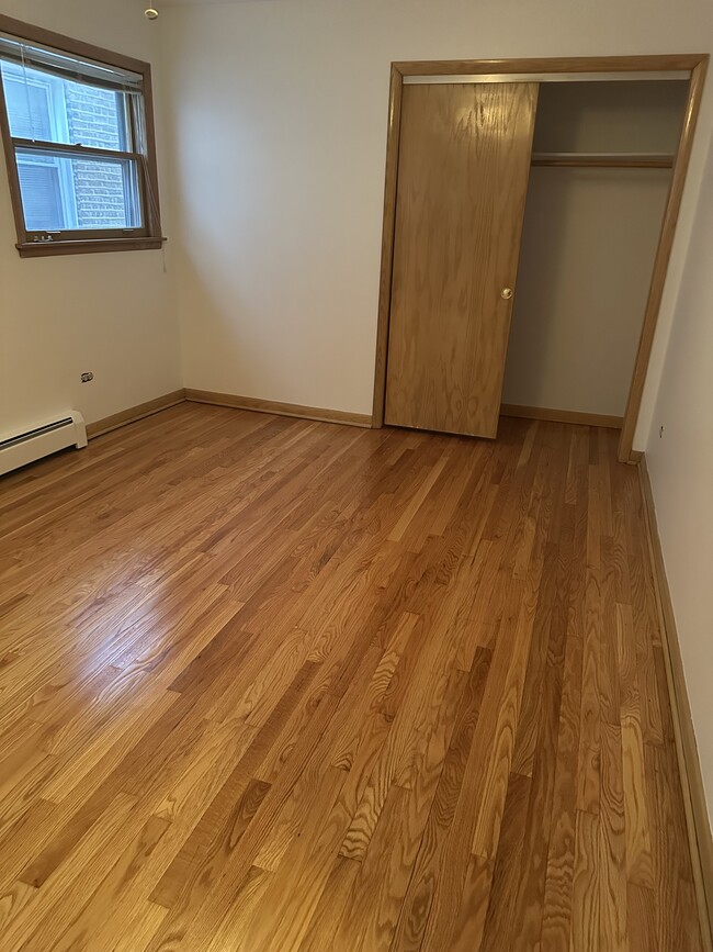 Main bedroom - 4936 N Marmora Ave