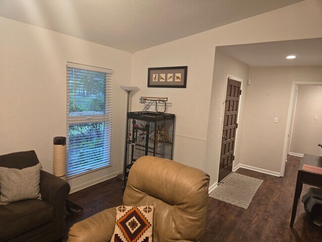 Foto del edificio - 3BR/2BA in a great location off Tower Road!