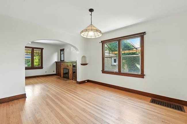 Building Photo - 449 S High St