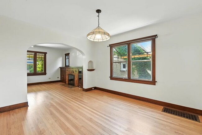 Foto del edificio - 449 S High St