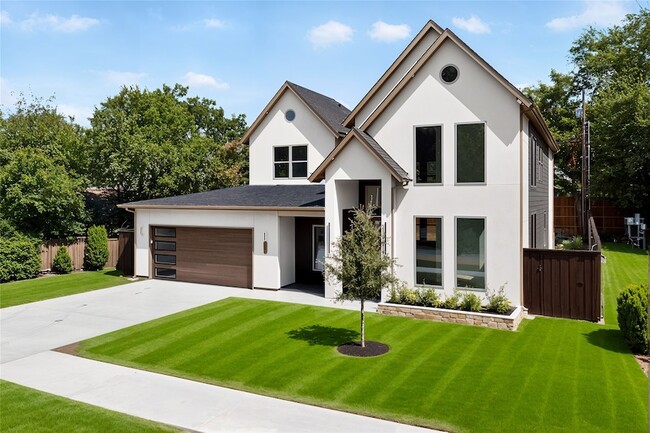 Photo - 1840 Highland Dr E House