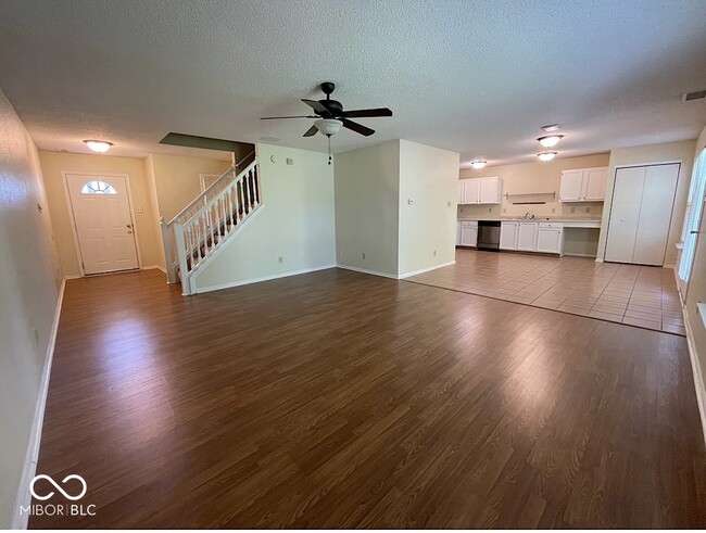 Building Photo - 6909 Earlswood Dr