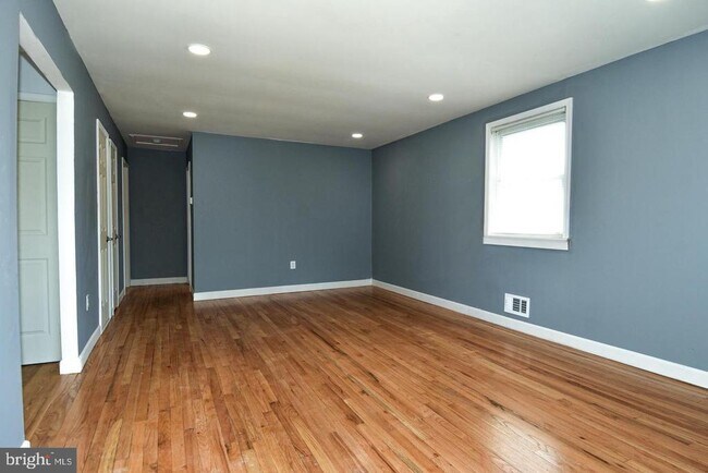 Building Photo - 918 Clovis Ave
