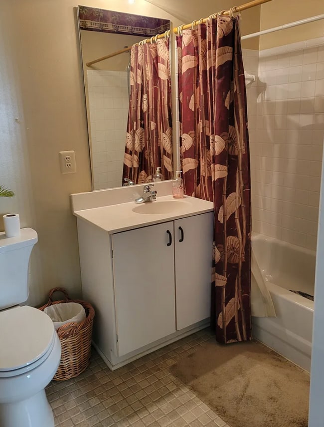 Foto del edificio - Ground Level 3 + 2 Spacious Updated condo