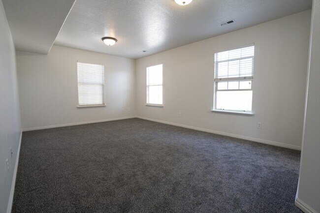 Building Photo - 1015 S 1850 W