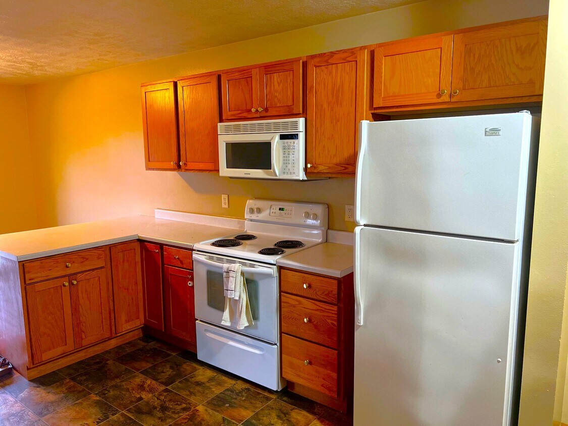 Cocina - 1400 E Rushmore Dr