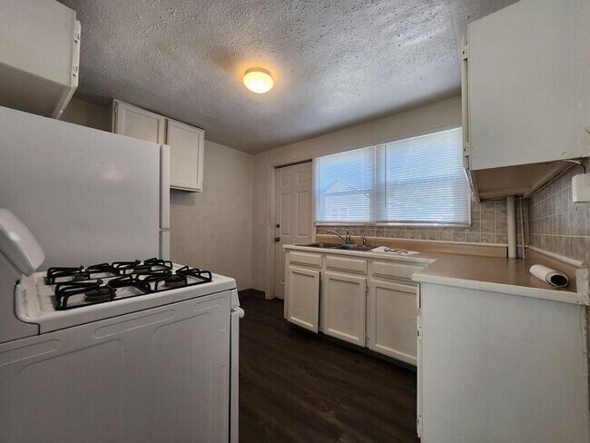 Foto del edificio - Cozy 2-Bedroom Home – Bright, Updated & Ready for You| Move-In Special: 50% OFF First Month’s Rent!