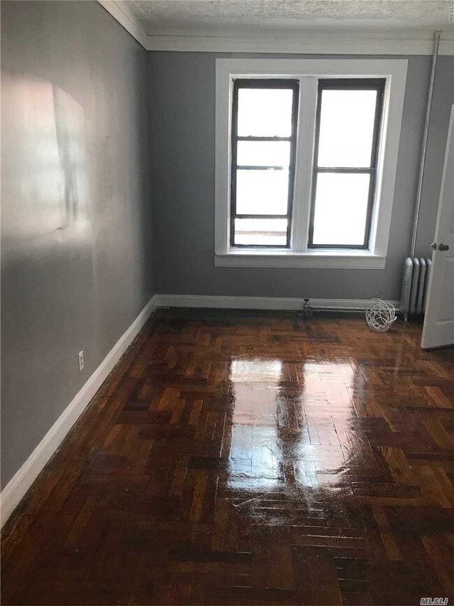 Building Photo - 241 E 55th St