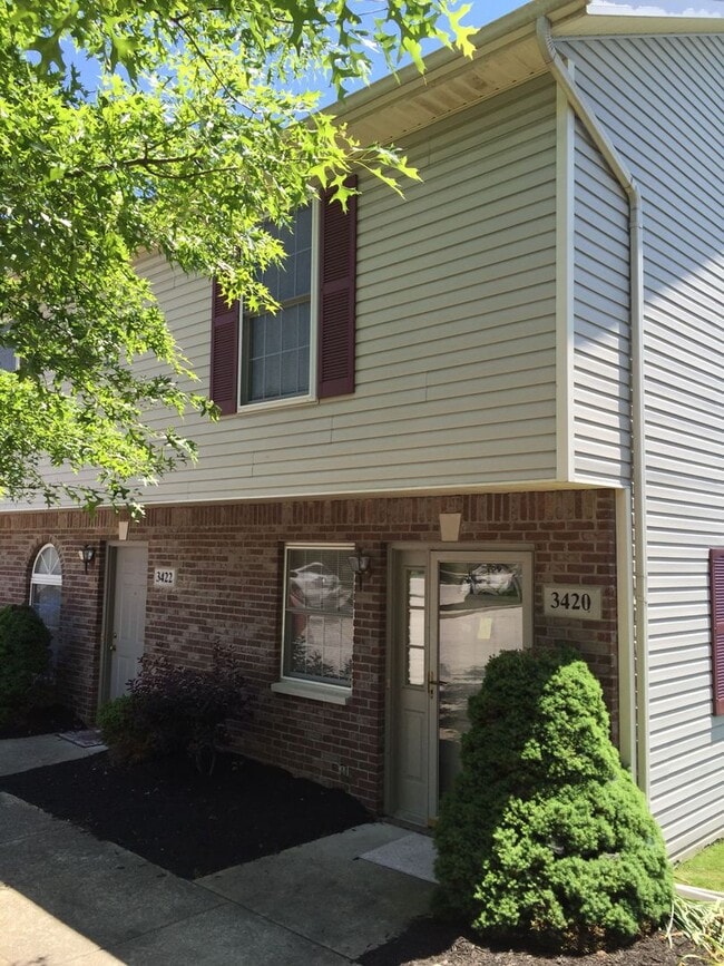 Building Photo - 3420 S Oaklawn Cir