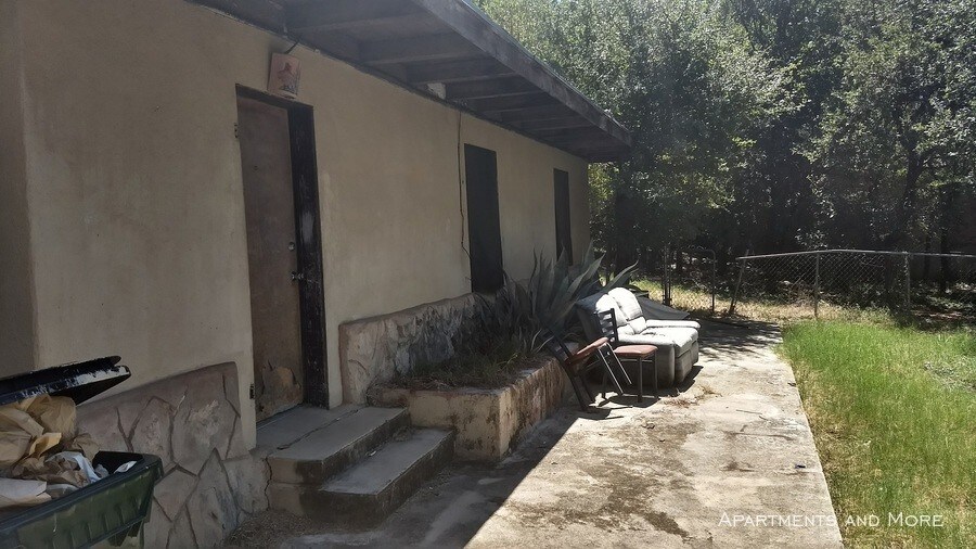 Primary Photo - 100 Mandalay Ln