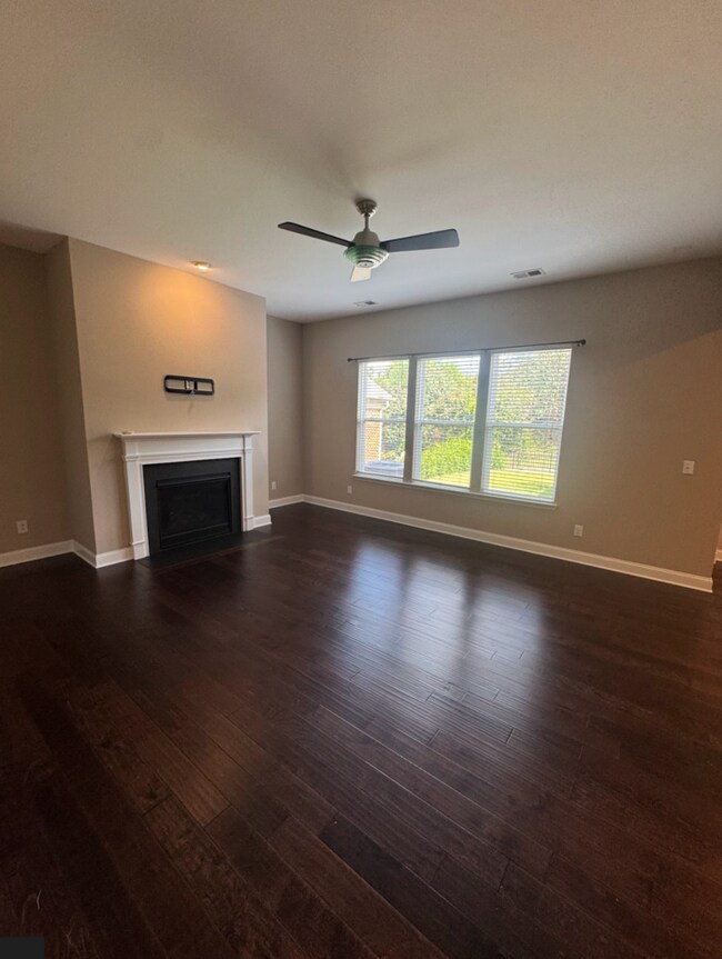 Foto del edificio - Spacious 5-Bedroom Home in Mooresville wit...