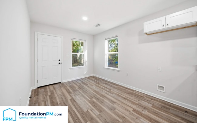 Building Photo - 349 N Worthington Dr