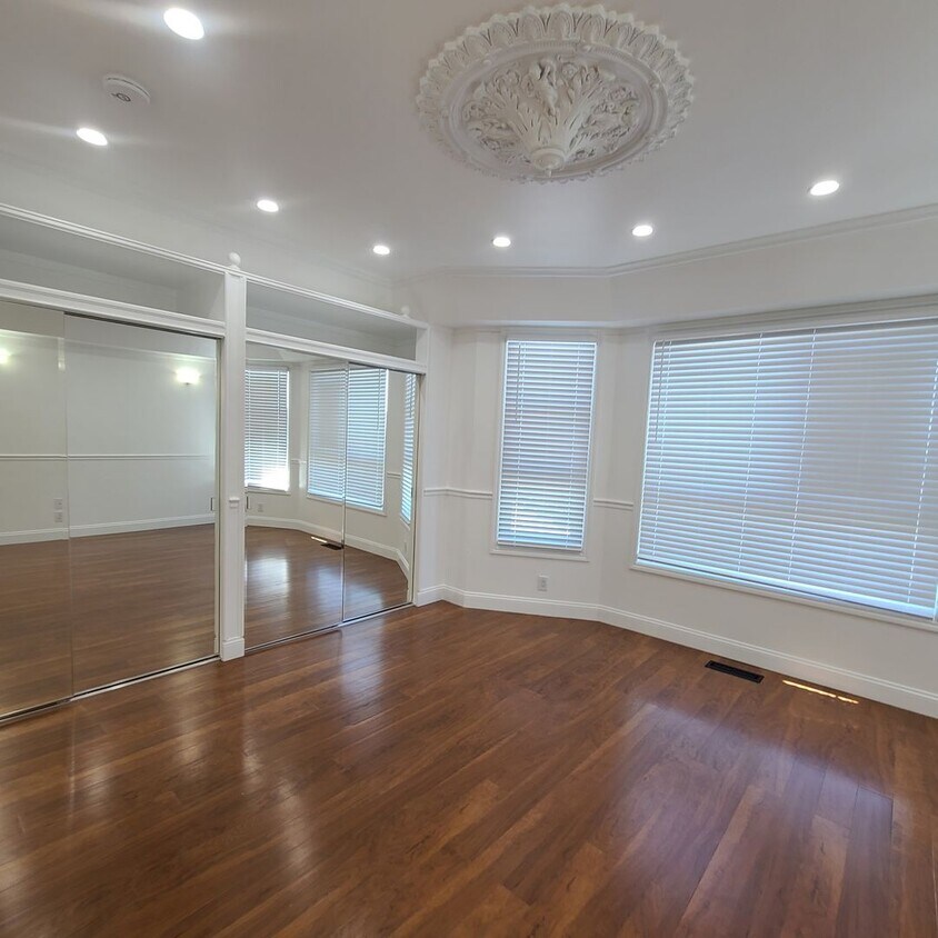 Primary Photo - Big 3BR 3 and half BA Apartment For Rent w...