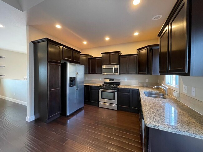 Building Photo - 4 BEDROOM, 3 BATH SINGLE FAMILY HOME WITH ...