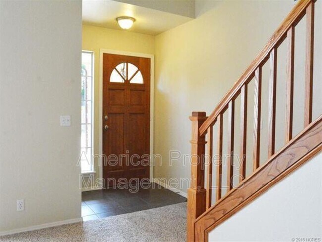 Building Photo - 8912 S Braden Ave
