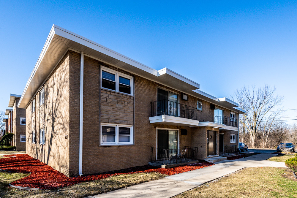 Foto principal - 15210-14 Chicago Rd
