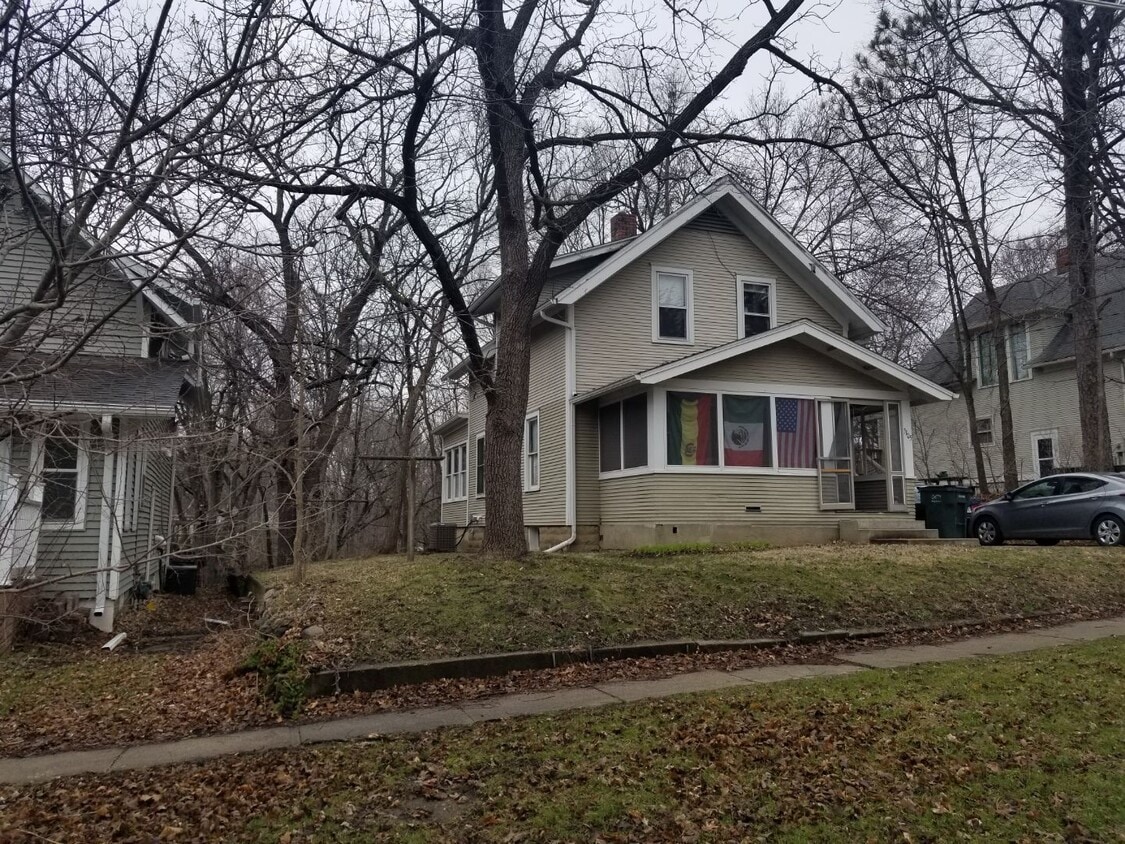 Foto principal - 3105 Woodland St