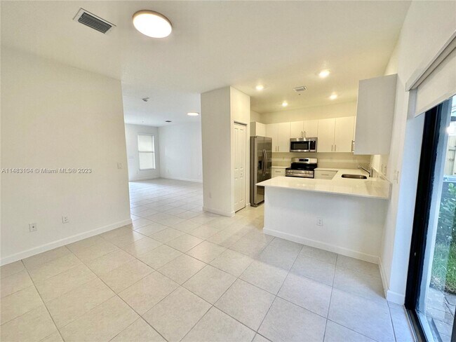 Foto del edificio - 255 SW 159th Pl