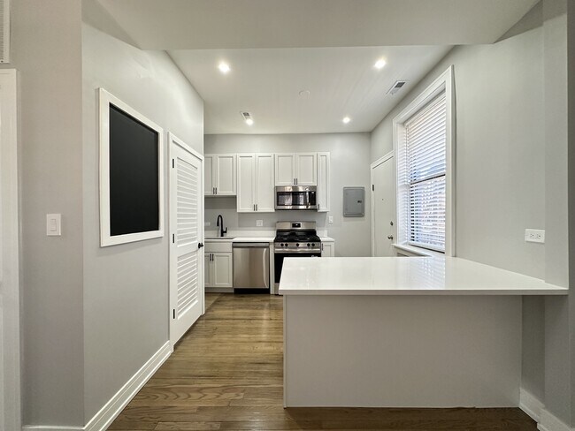 Foto del edificio - 3828 N Wilton Ave