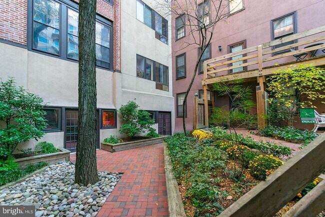 Building Photo - 301 Race St