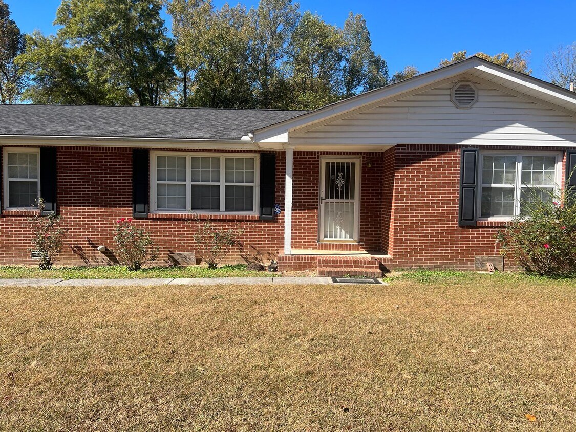 Primary Photo - Beautiful Home in Tunnel Hill