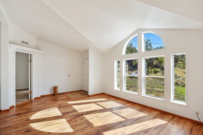 Building Photo - Wonderful Rural Home!
