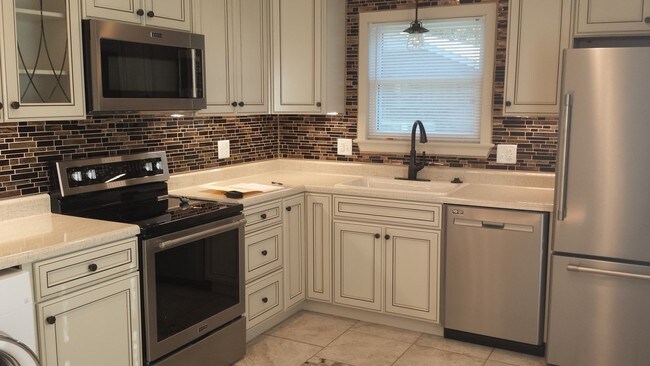 Foto del edificio - 2216 N Berkshire Rd