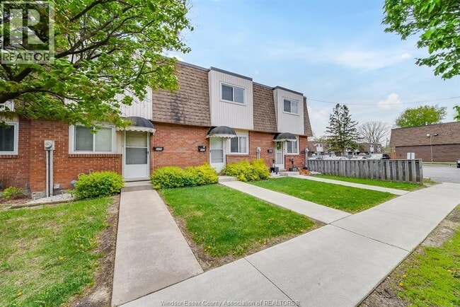 Building Photo - 5486 Lassaline Ave