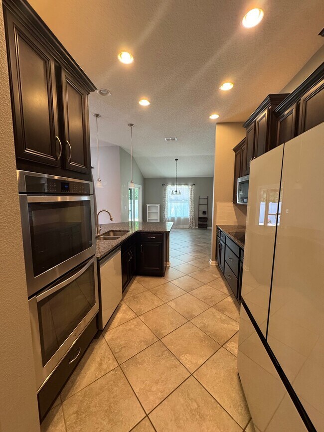 Building Photo - 5409 Parkside Lakes Dr