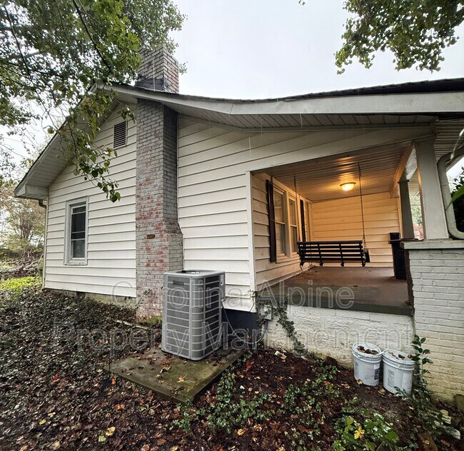 Foto del edificio - 109 Pine Ave