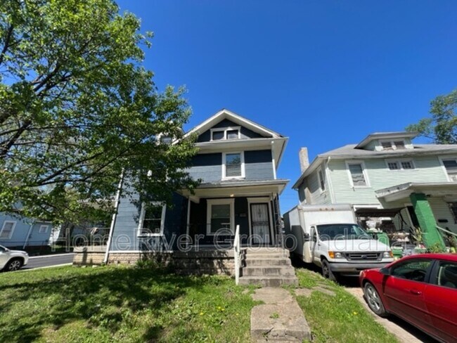 Foto del edificio - 3504 N Kenwood Ave