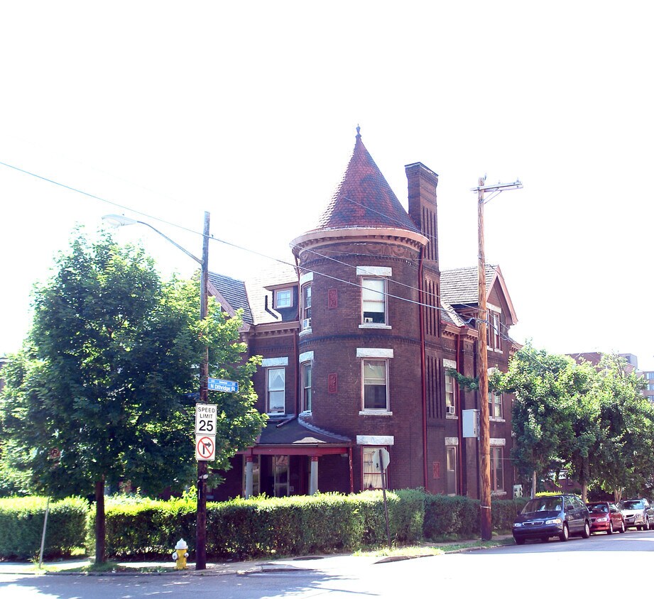 Building Photo - 4404 Centre Ave