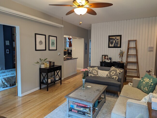 Foto del edificio - 533 W Addison St